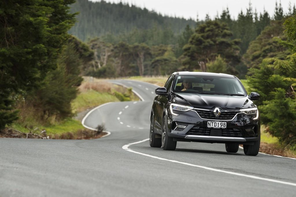 2022 Renault Arkana Intens on twisty road