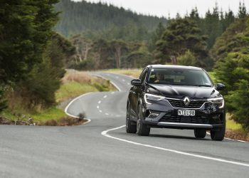 2022 Renault Arkana Intens on twisty road