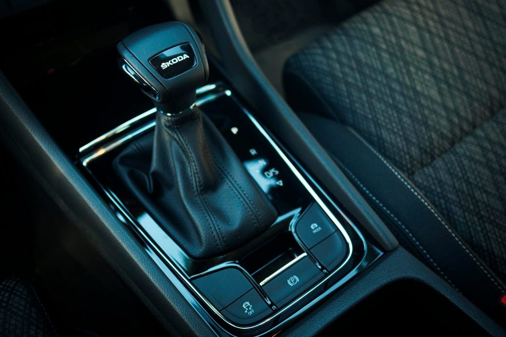 2022 Skoda Karoq TSI 110 Style shifter