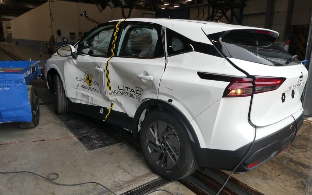 Nissan Qashqai side impact test rear three quarter view