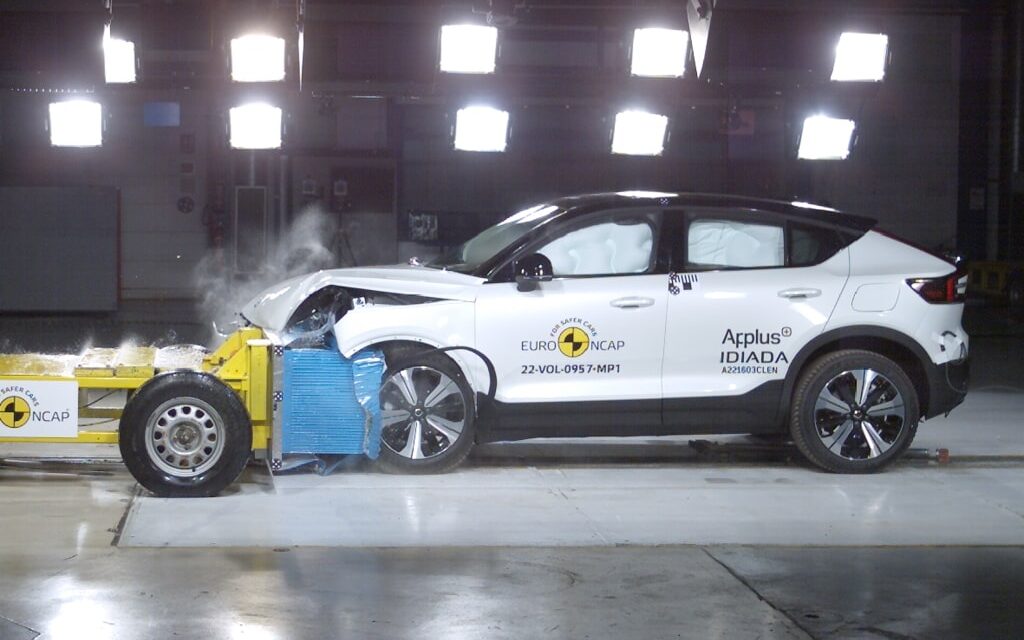 Volvo C40 Recharge front impact crash test side view