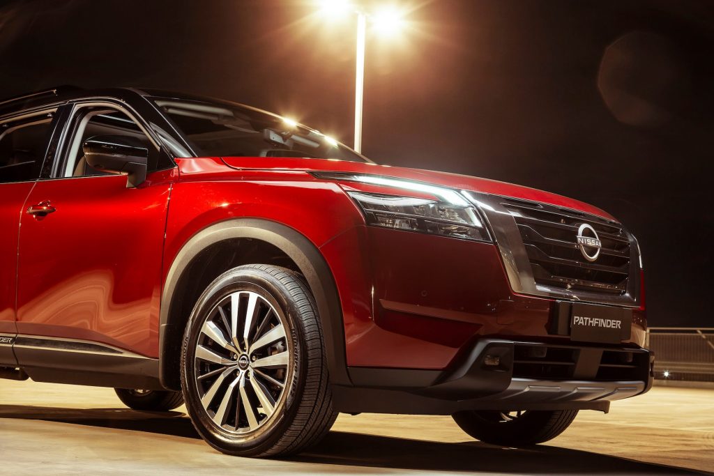 2023 Nissan Pathfinder has a big grille