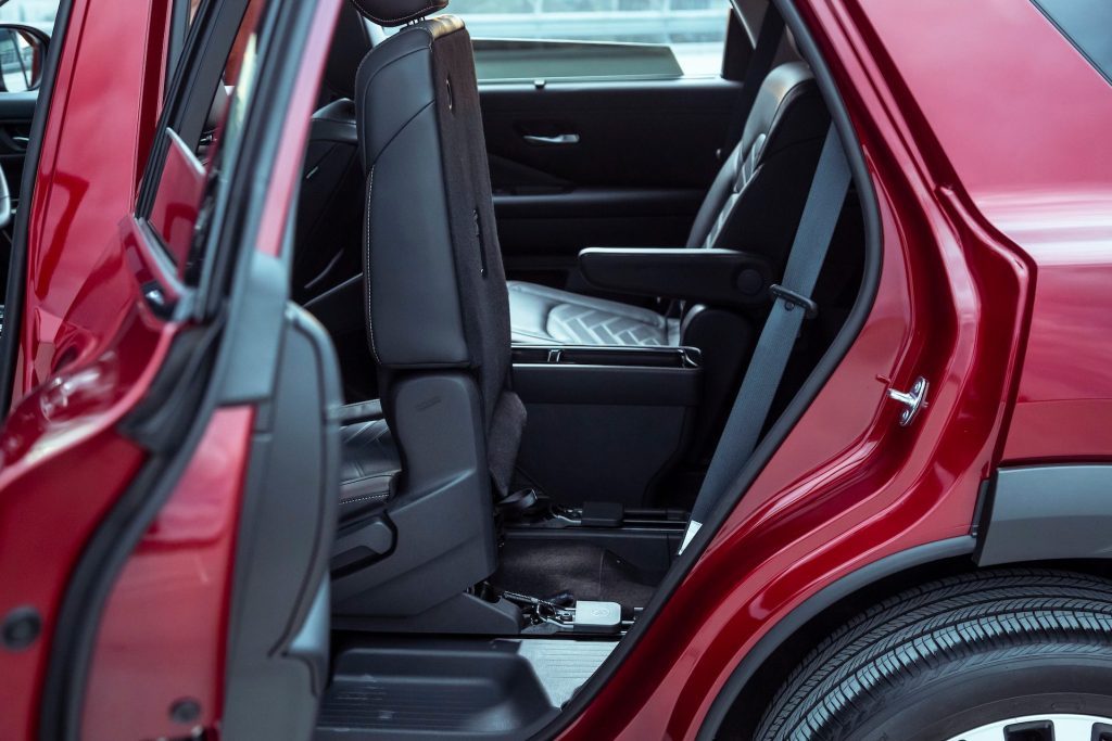 2023 Nissan Pathfinder easy access to the back seats