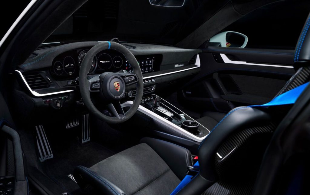 Porsche 911 Dakar interior