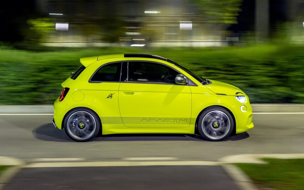 Abarth 500e side view driving