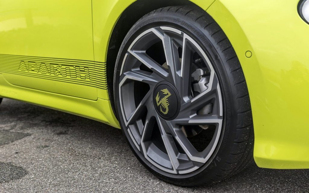 Abarth 500e wheel close up view