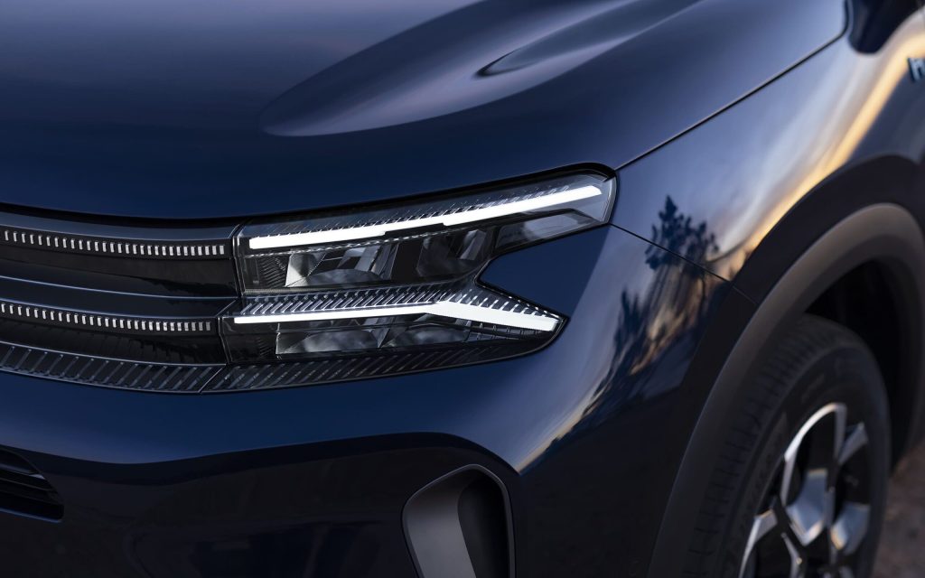 Citroen C5 Aircross facelift front headlight detail view