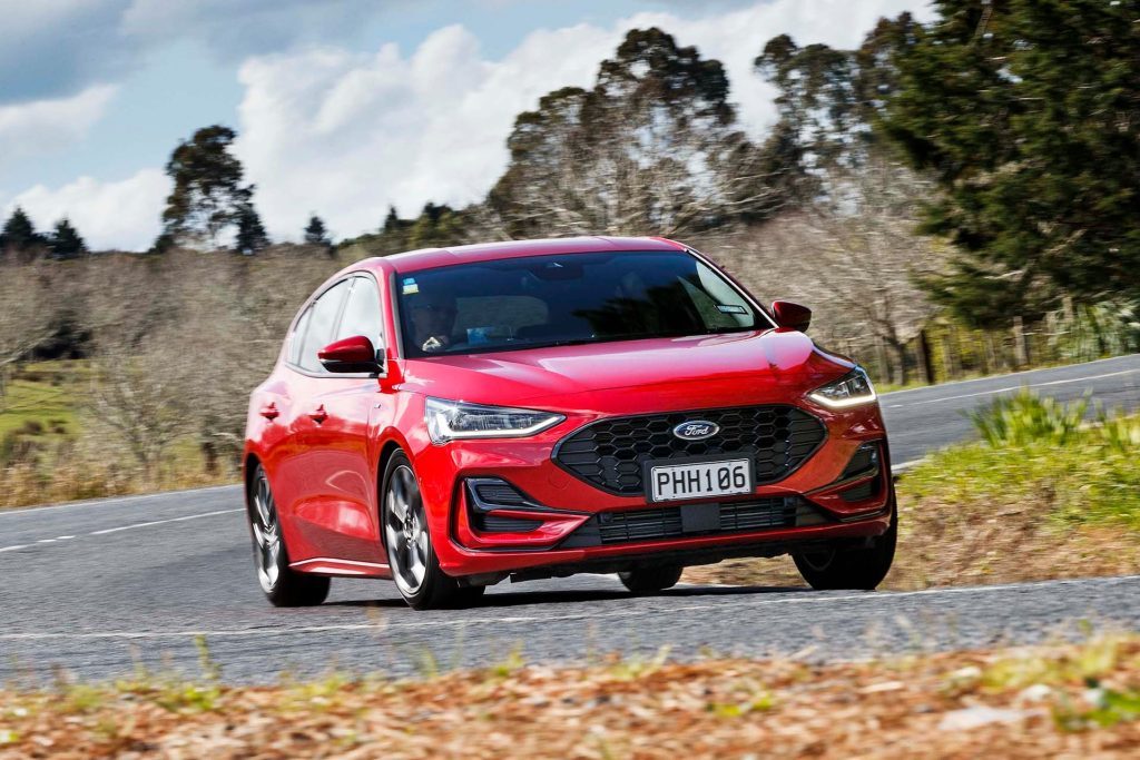 Ford Focus ST-Line X MHEV front action