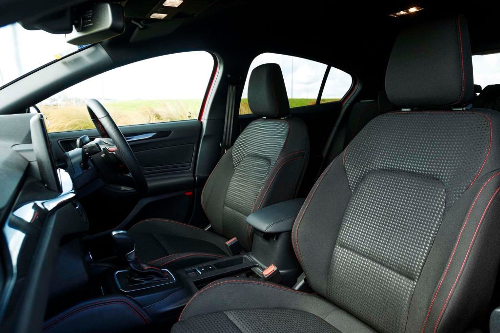 Ford Focus ST-Line X MHEV front seats