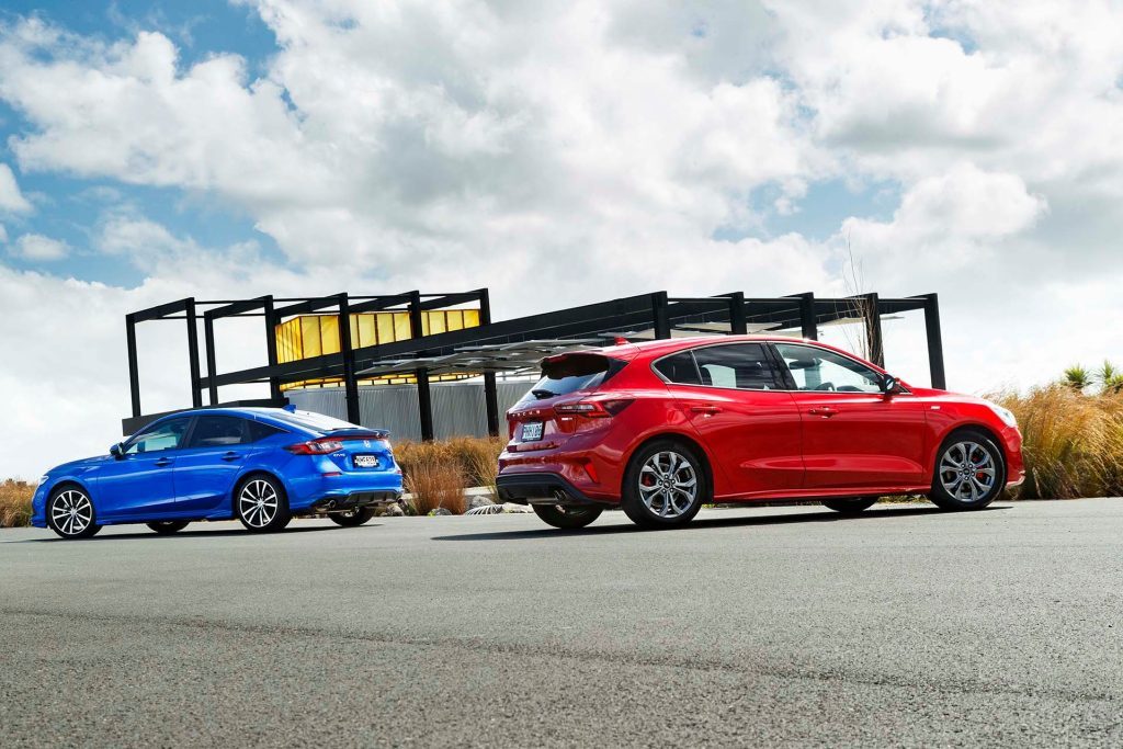 Ford Focus ST-Line X MHEV vs Honda Civic Mugen rear static