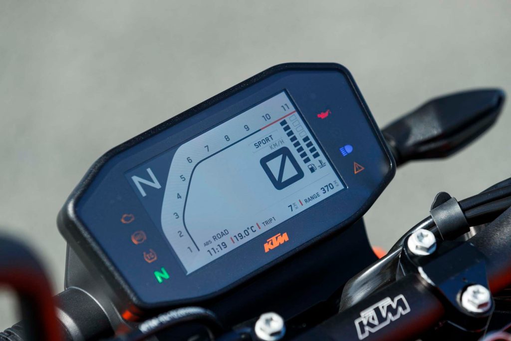 KTM 890 Duke GP tacho