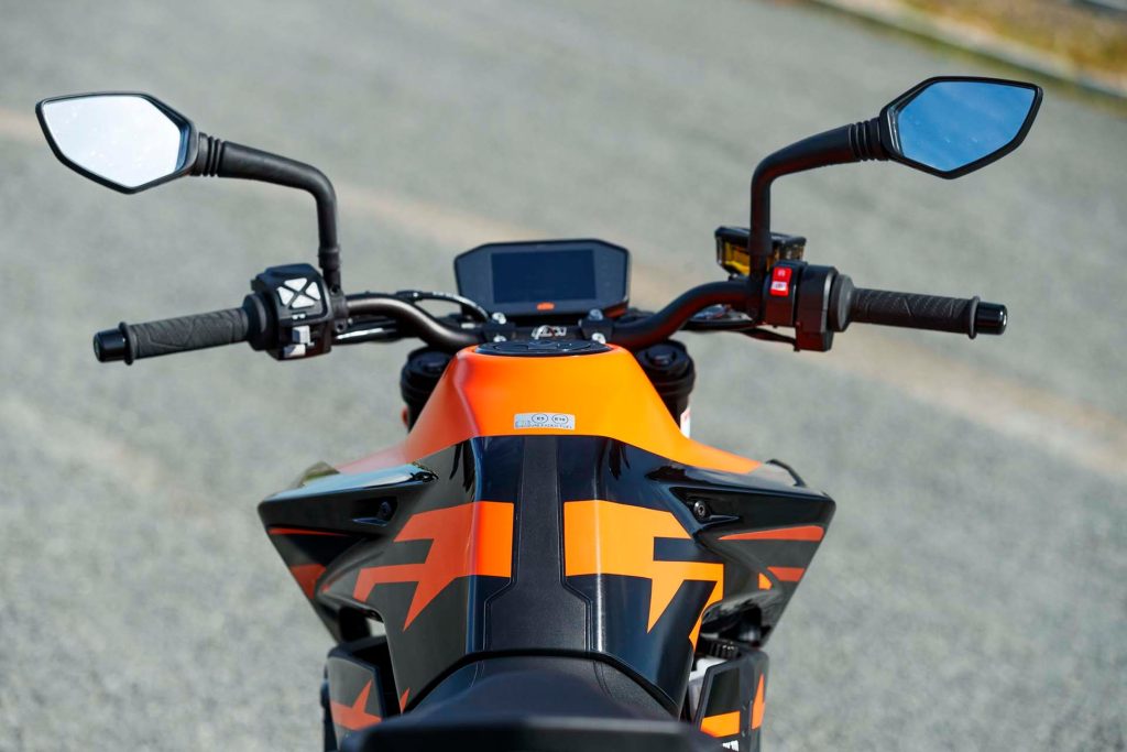 KTM 890 Duke GP tank
