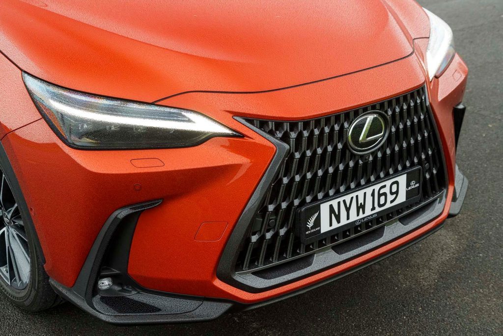 2022 Lexus NX 350h Limited grille