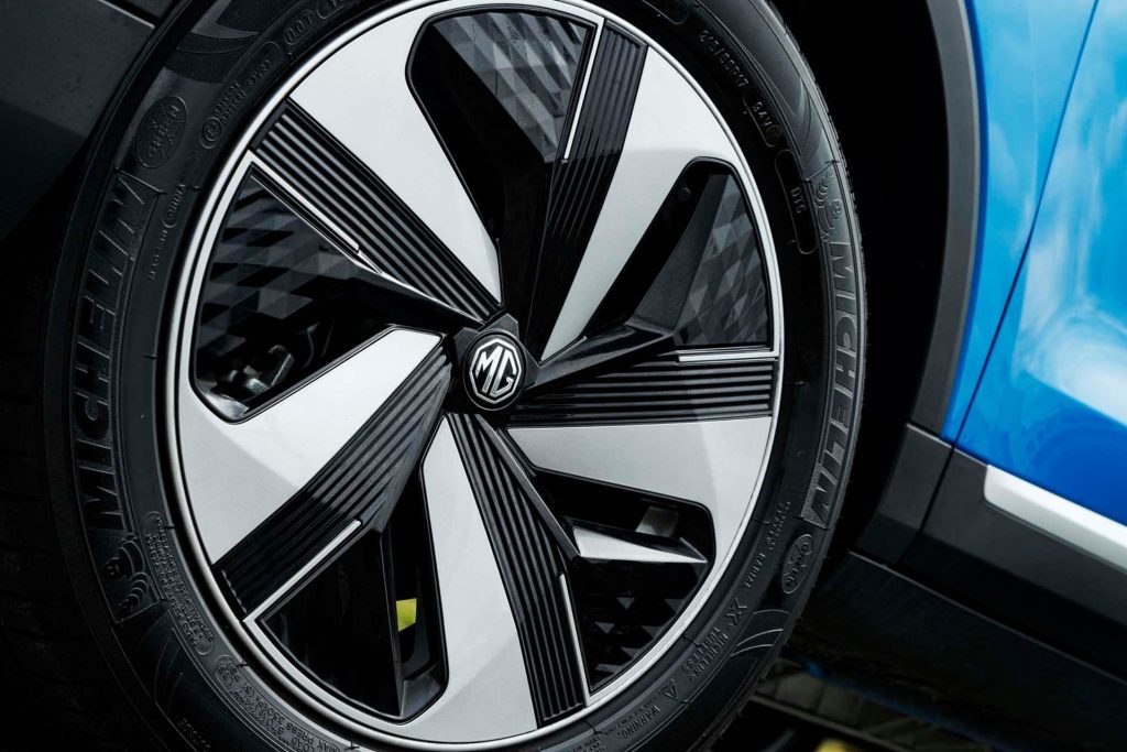 MG ZS Essence EV wheel