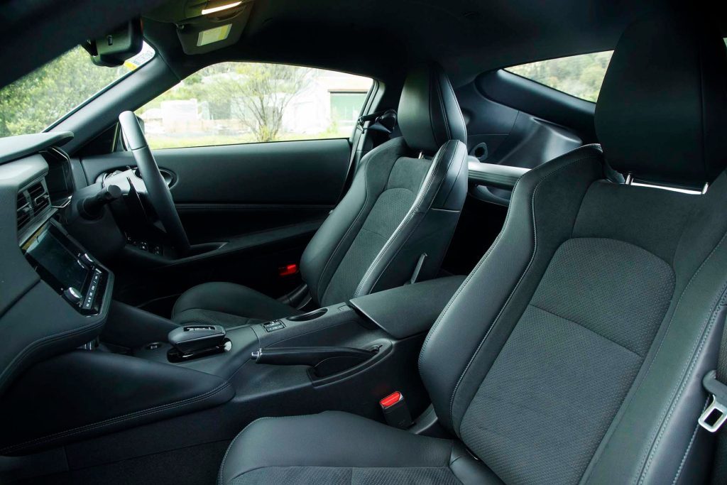 Nissan Z Coupe seats