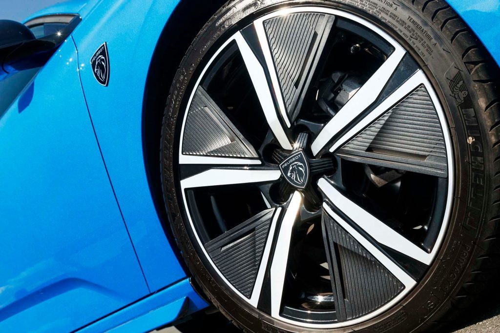 Peugeot 308 GT wheel