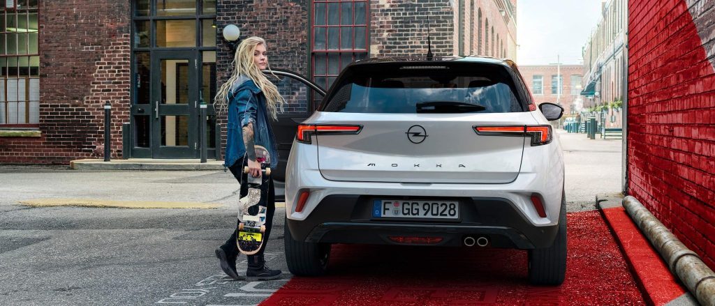 Opel Mokka with woman and skateboard