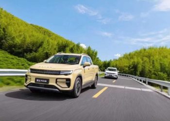 Radar RD6 pair driving front three quarter view