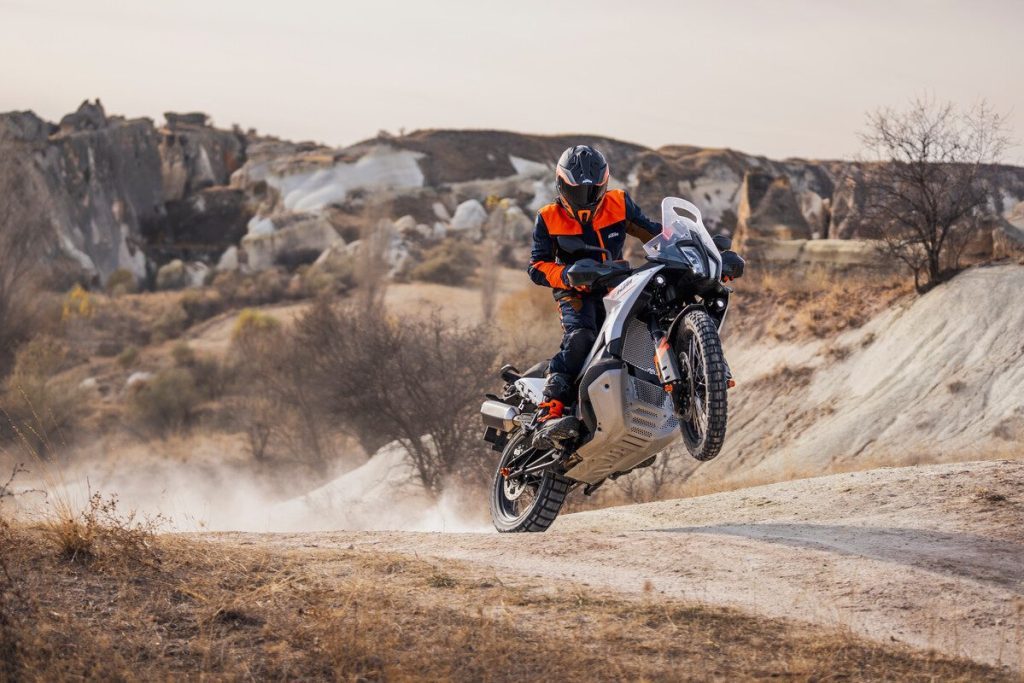 KTM 790 Adventure wheelie