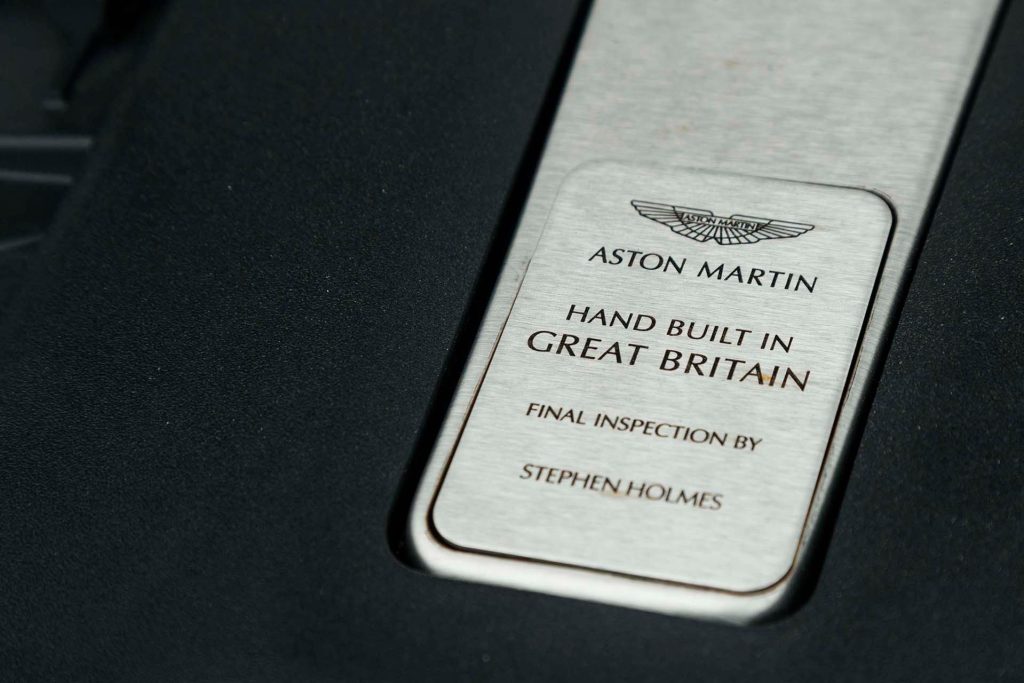 Aston Martin DBX707 plaque