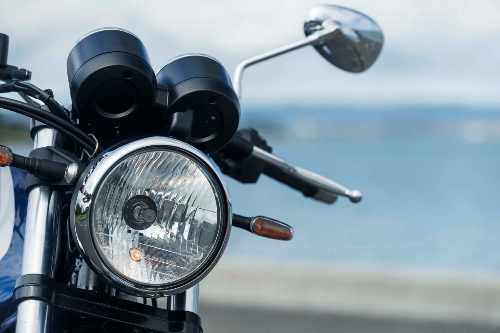 Moto Guzzi V7 Special 850 headlight