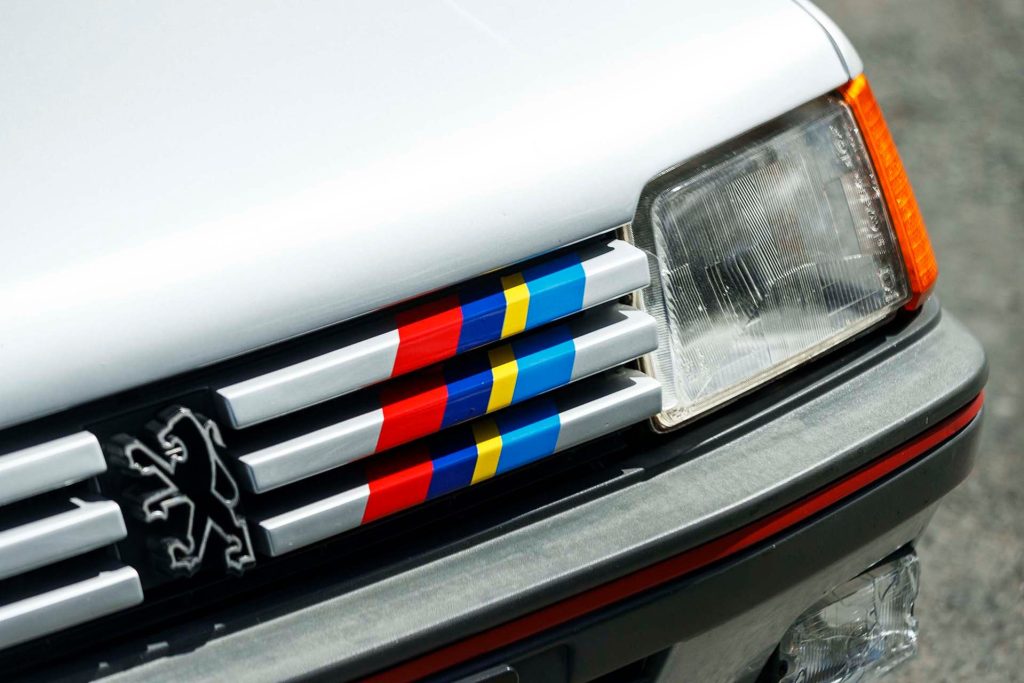 Peugeot 205 GTi grille