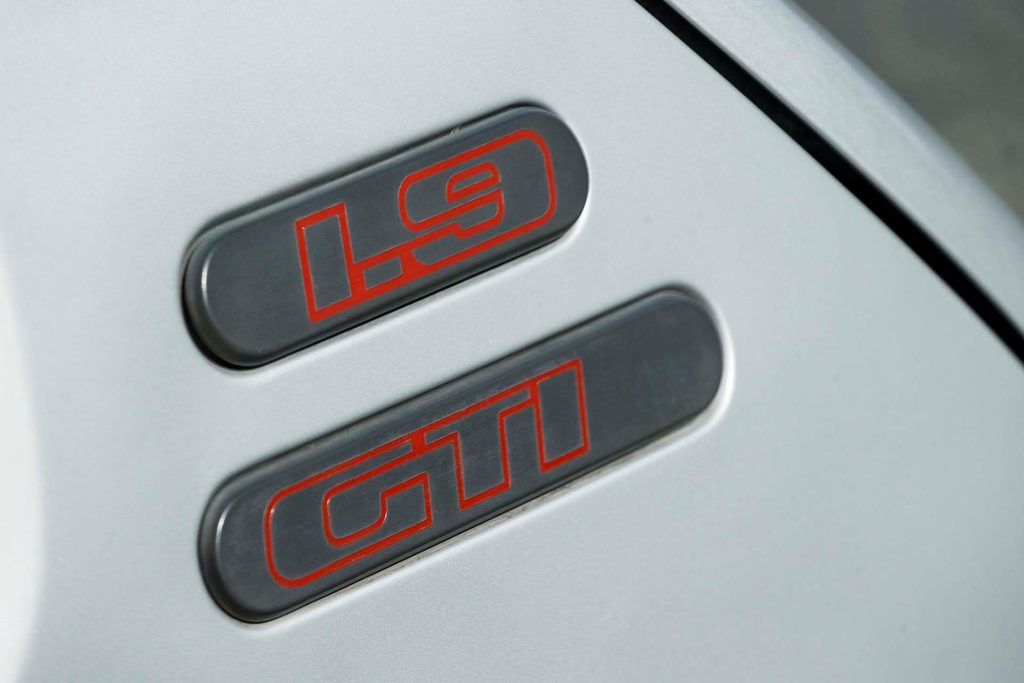 Peugeot 205 GTi badge