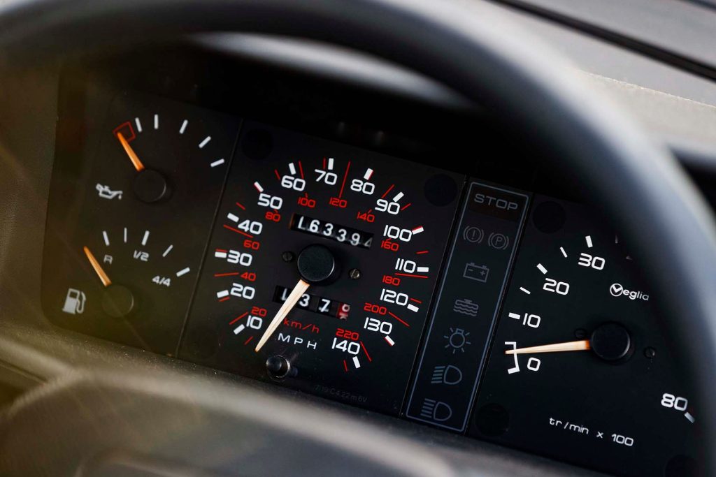 Peugeot 205 GTi gauges