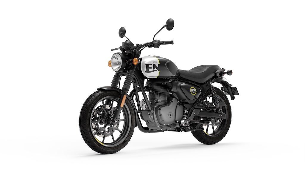 Royal Enfield Hunter 350 in studio
