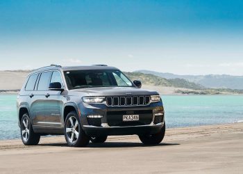 Jeep Grand Cherokee L Limited on beach on sunny day