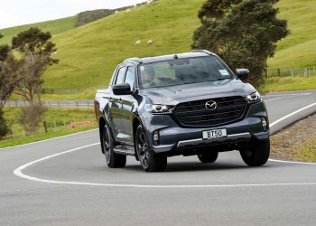 Mazda BT-50 Takami driving around corner