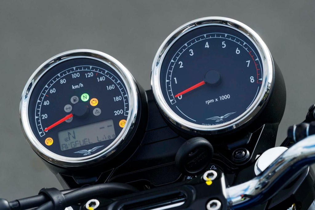 Moto Guzzi V7 Special 850 dials