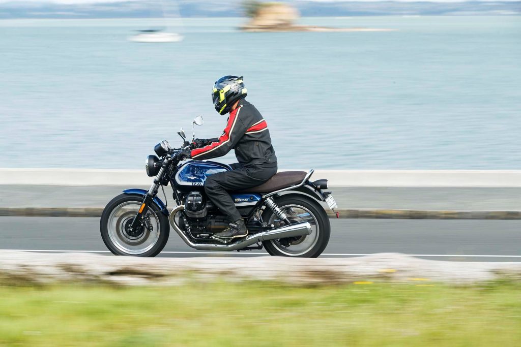 Moto Guzzi V7 Special 850 riding past water