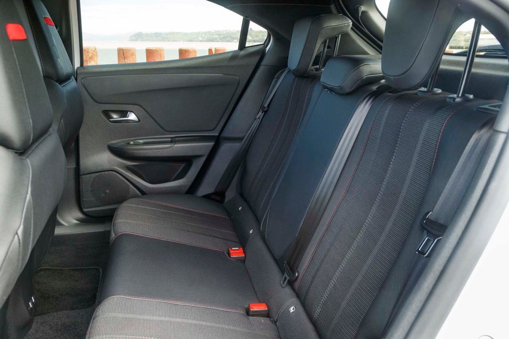 Opel Mokka-e SRi back seat