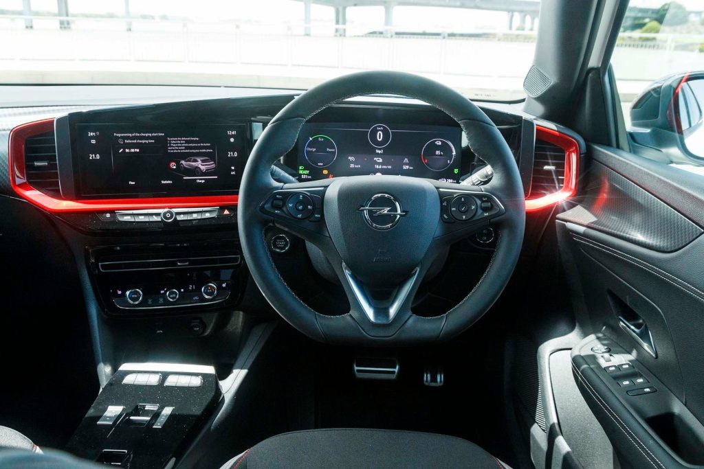 Opel Mokka-e SRi steering wheel