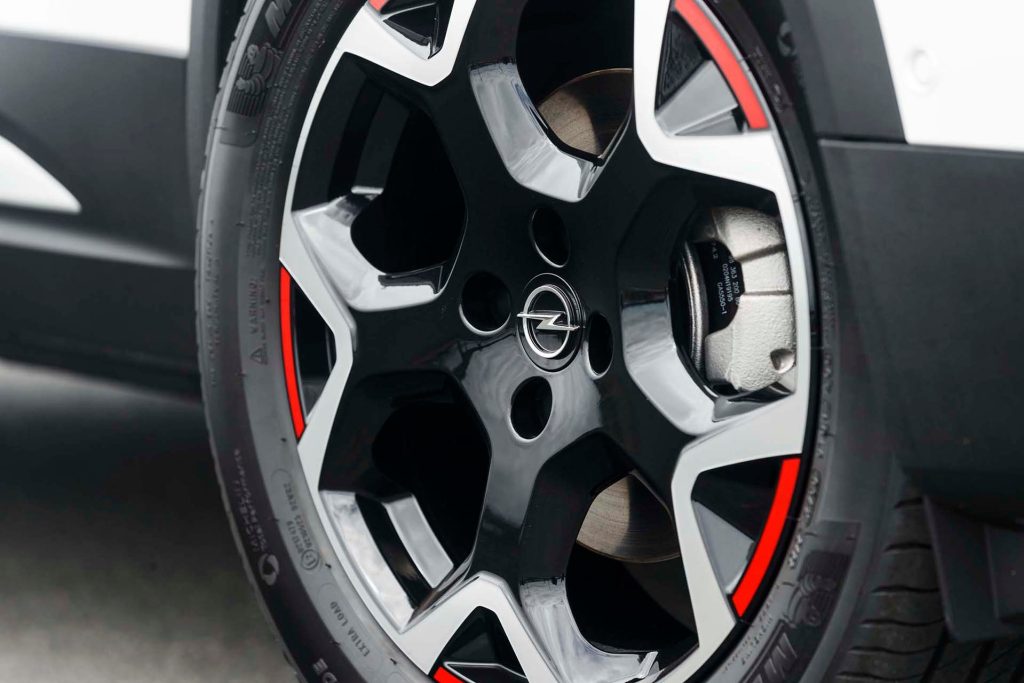 Opel Mokka-e SRi wheel