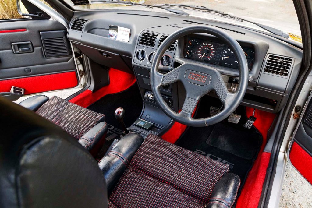 Peugeot 205 GTi interior