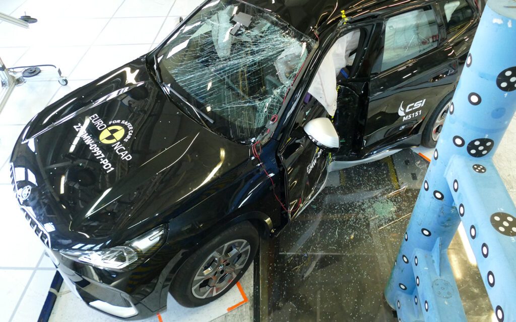 BMW X1 crash test side
