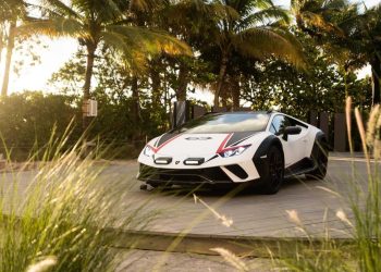 Lamborghini Huracan Sterrato front three quarter view