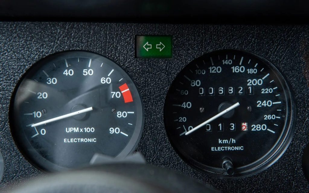 BMW M1 AHG Studie gauge cluster