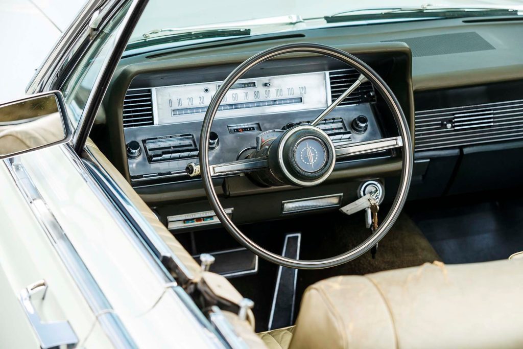 1967 Lincoln Continental Convertible steering wheel