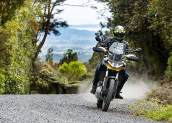 Aprilia Tuareg 660 on gravel road