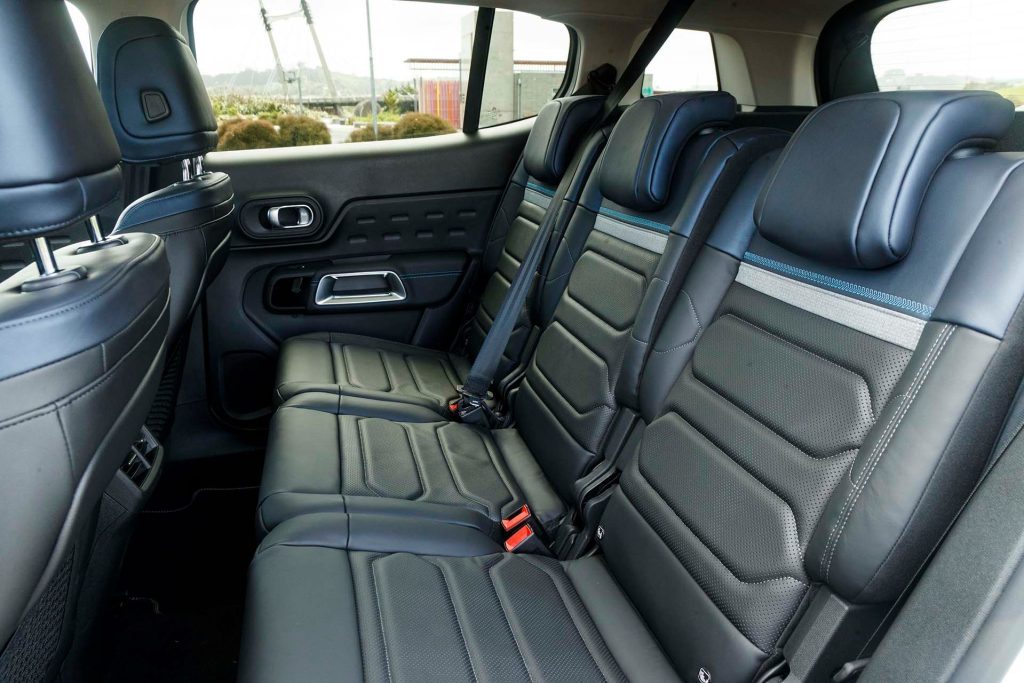 Citroen C5 Shine Hybrid back seat