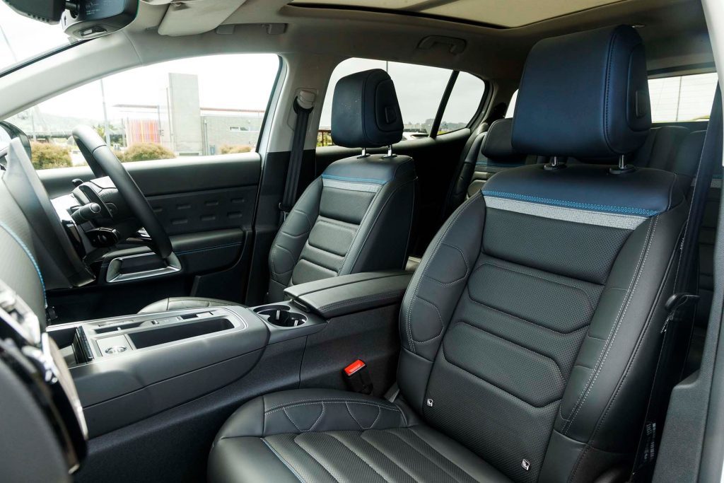 Citroen C5 Shine Hybrid front seats