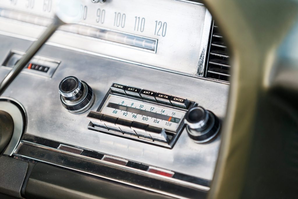 1967 Lincoln Continental Convertible radio