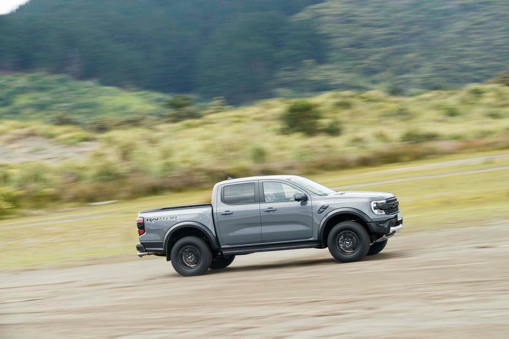 Ford Ranger Raptor side action