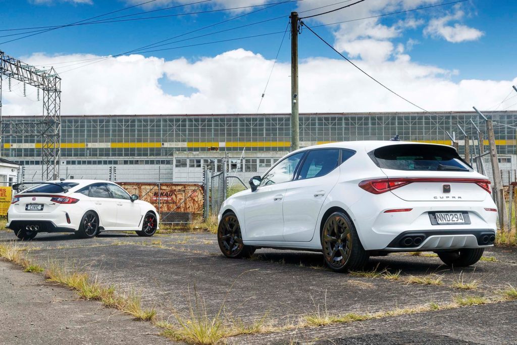 Honda Civic Type R vs Cupra Leon VZ rear static