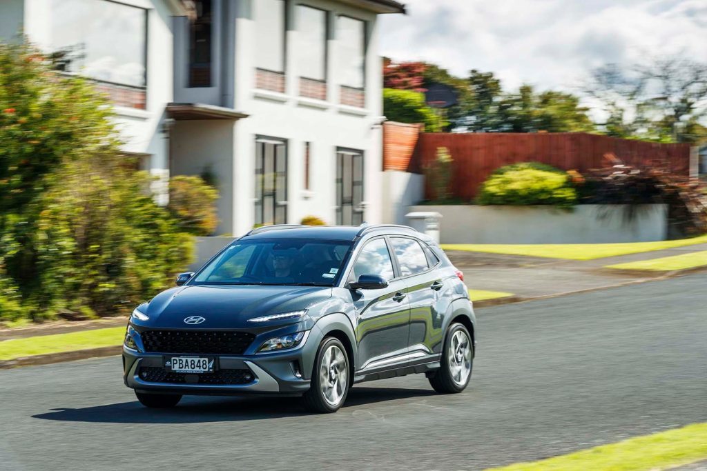 Hyundai Kona Hybrid front action