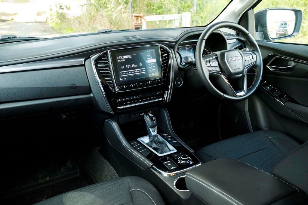 Isuzu MU-X LS-U interior