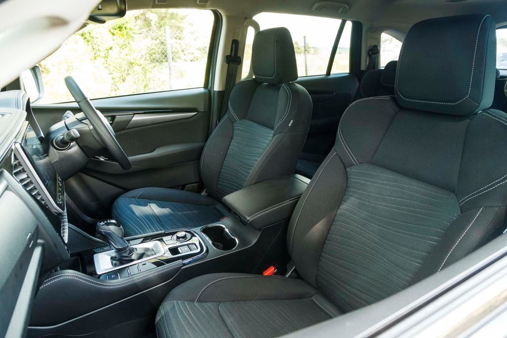 Isuzu MU-X LS-U front seats